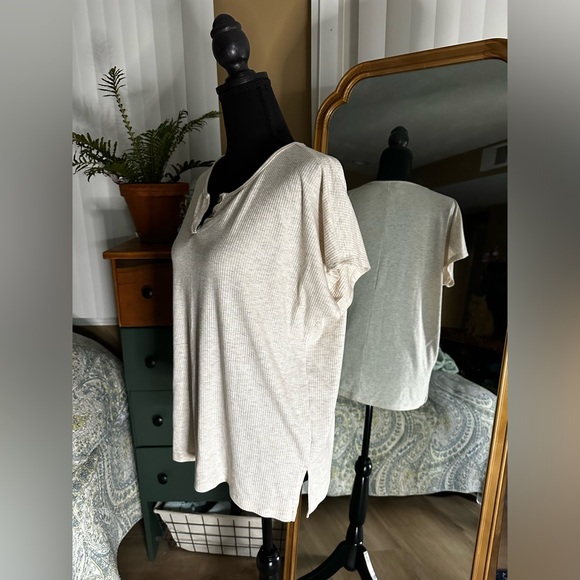 Pink Clover Brontë Henley Knit Tee - Picture 5 of 6